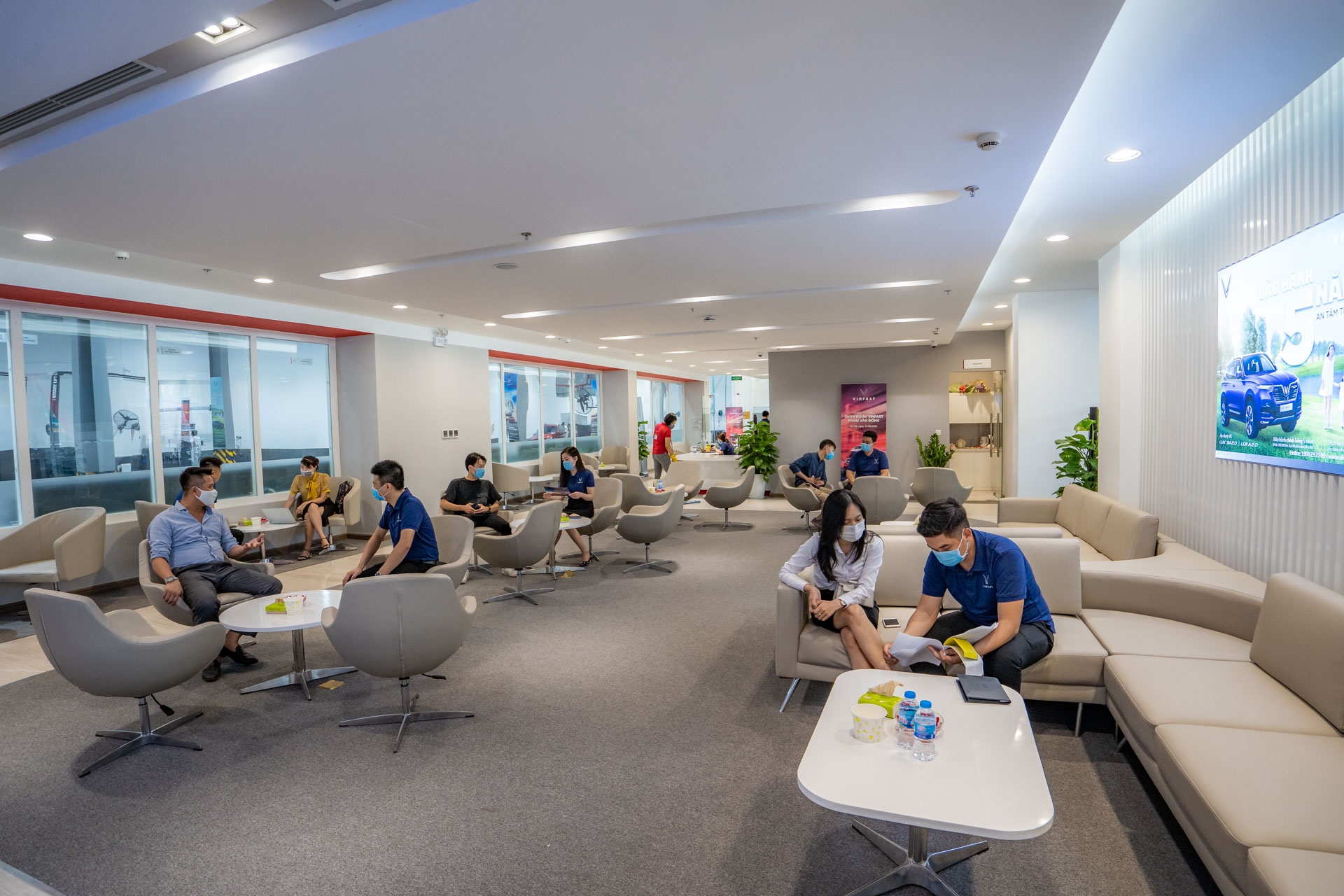 Khám phá showroom VinFast mới rộng 5.000m2 tại Hà Nội 5527 pvd7